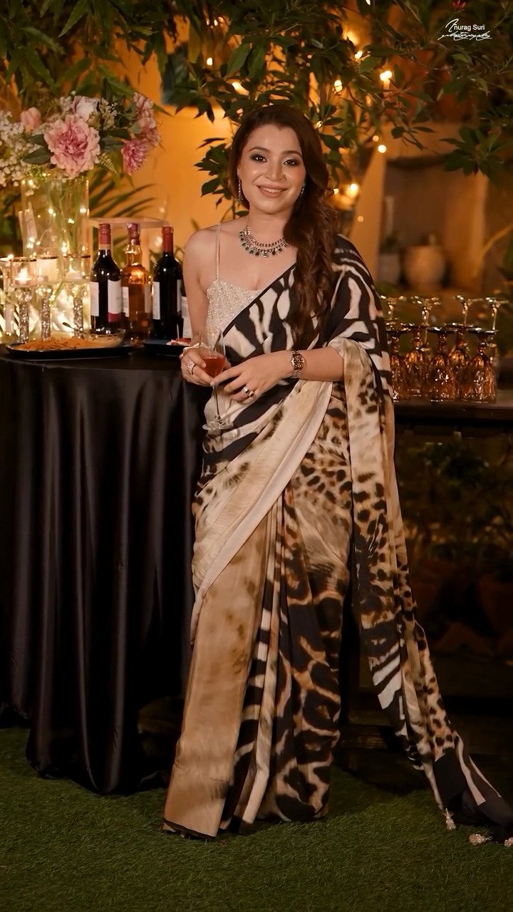 Woman's beautiful Vichitra Silk, Soft Vichitra Digital Prints Work Saree