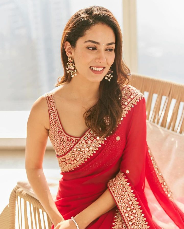 Beautiful Fancy Heavy Georgette Fancy Dori  Thread & Sequence Work Saree With Blouse